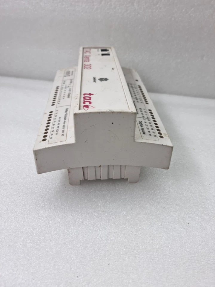 SCHNEIDER TAX XENTA 302 PROGRAMMABLE CONTROLLER